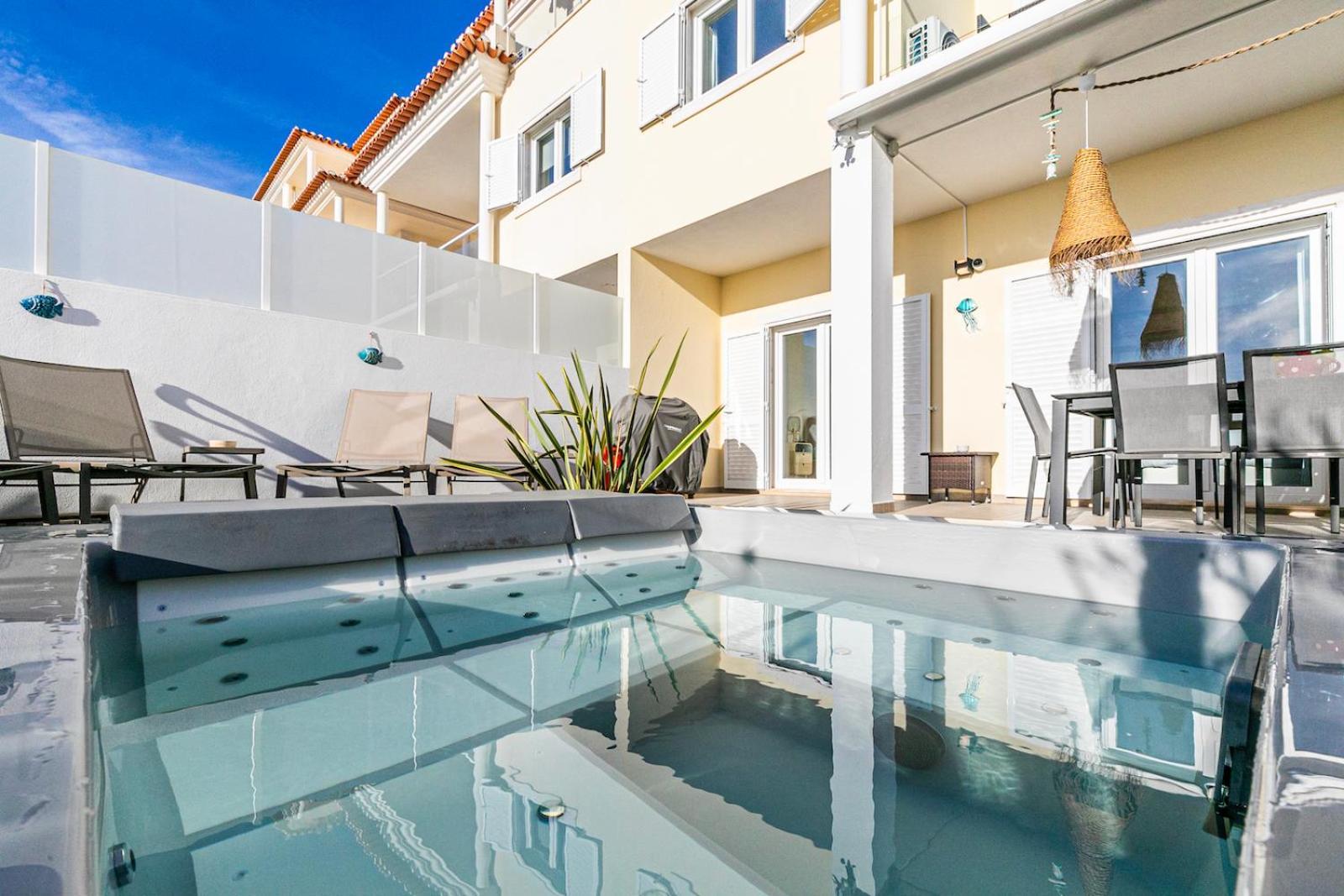 Vibing & Liming Ericeira Hotel Bagian luar foto