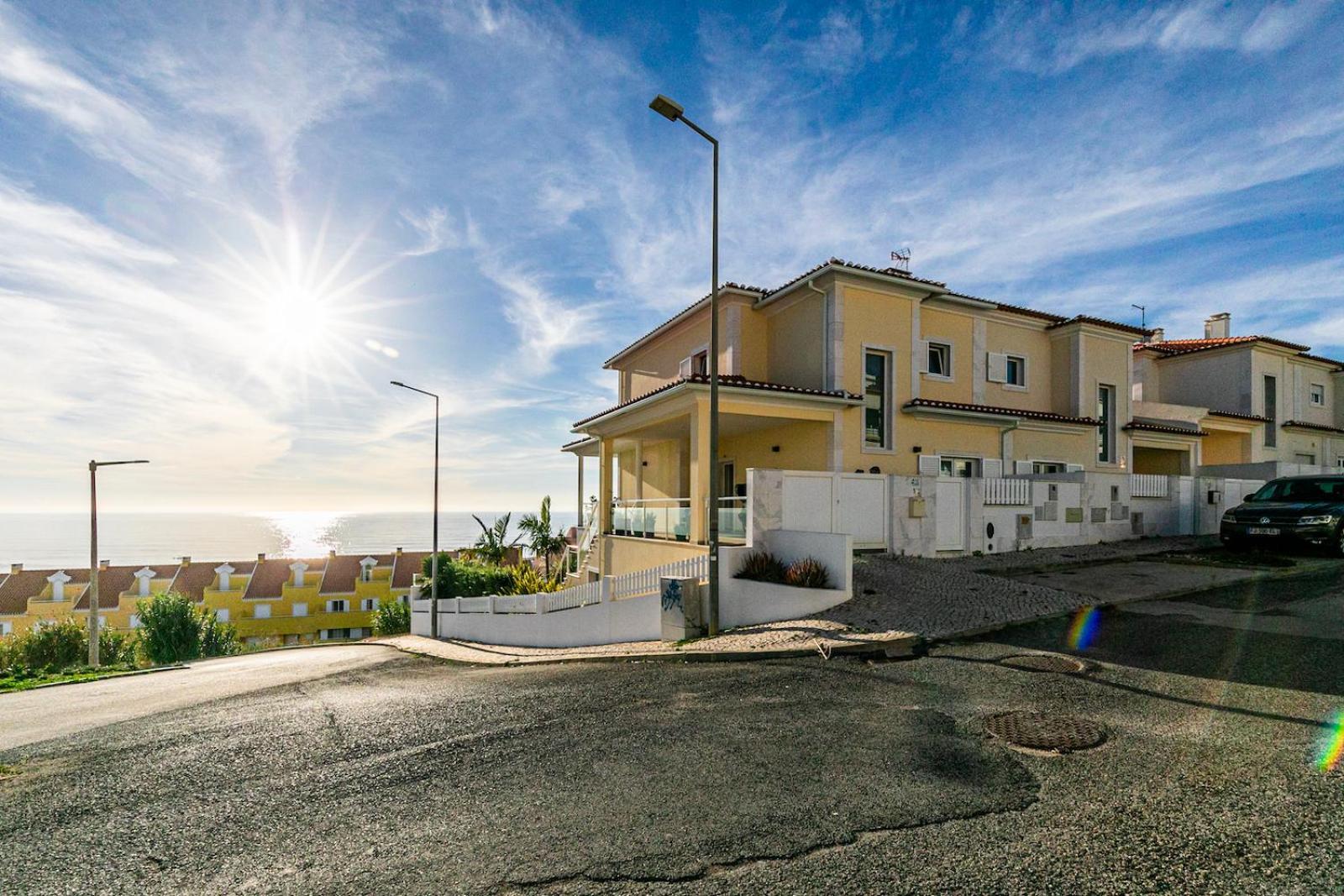 Vibing & Liming Ericeira Hotel Bagian luar foto