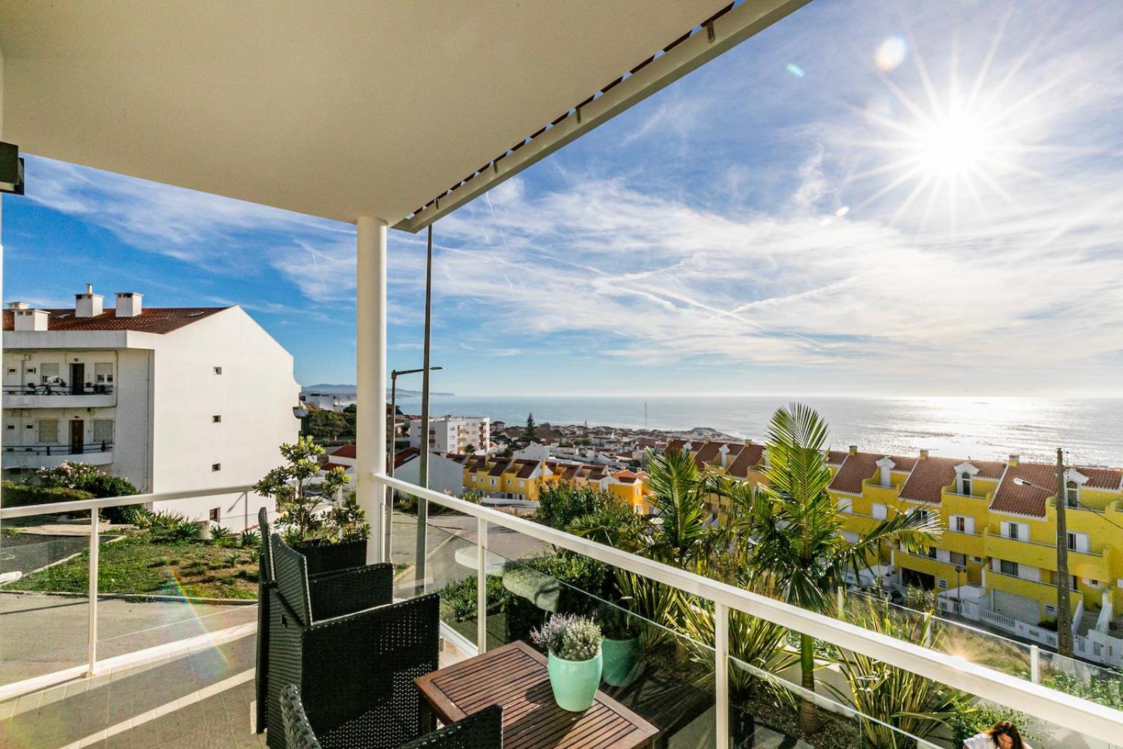 Vibing & Liming Ericeira Hotel Bagian luar foto