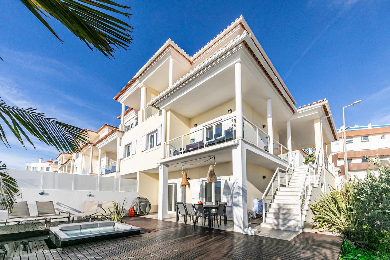 Vibing & Liming Ericeira Hotel Bagian luar foto