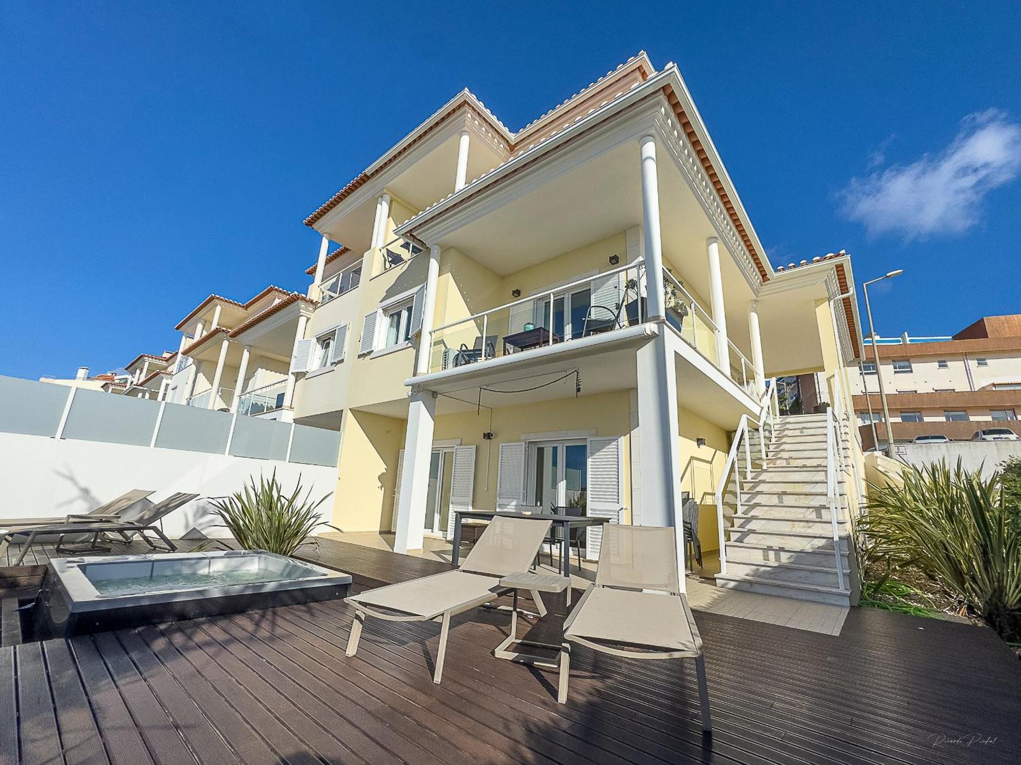 Vibing & Liming Ericeira Hotel Bagian luar foto