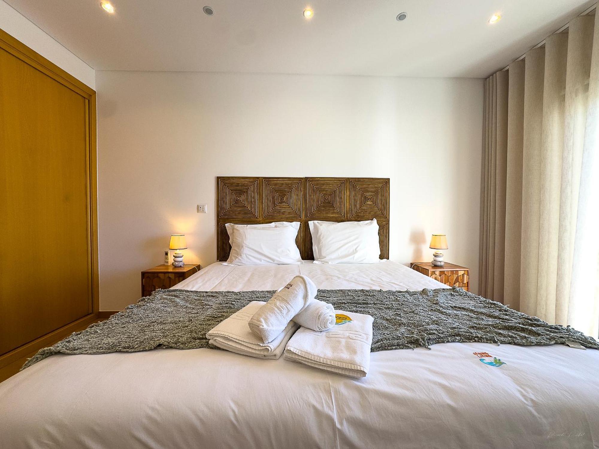 Vibing & Liming Ericeira Hotel Bagian luar foto