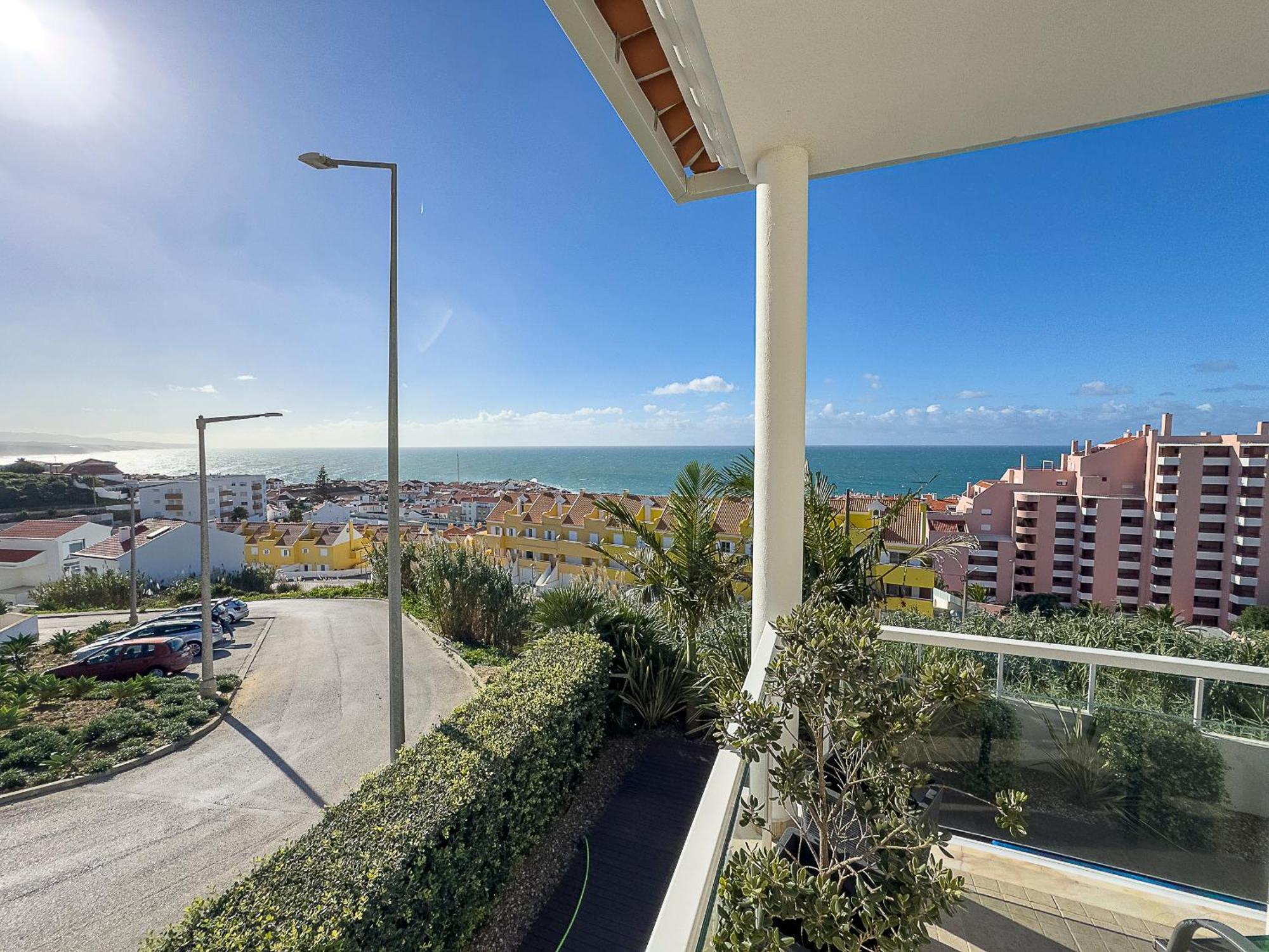 Vibing & Liming Ericeira Hotel Bagian luar foto