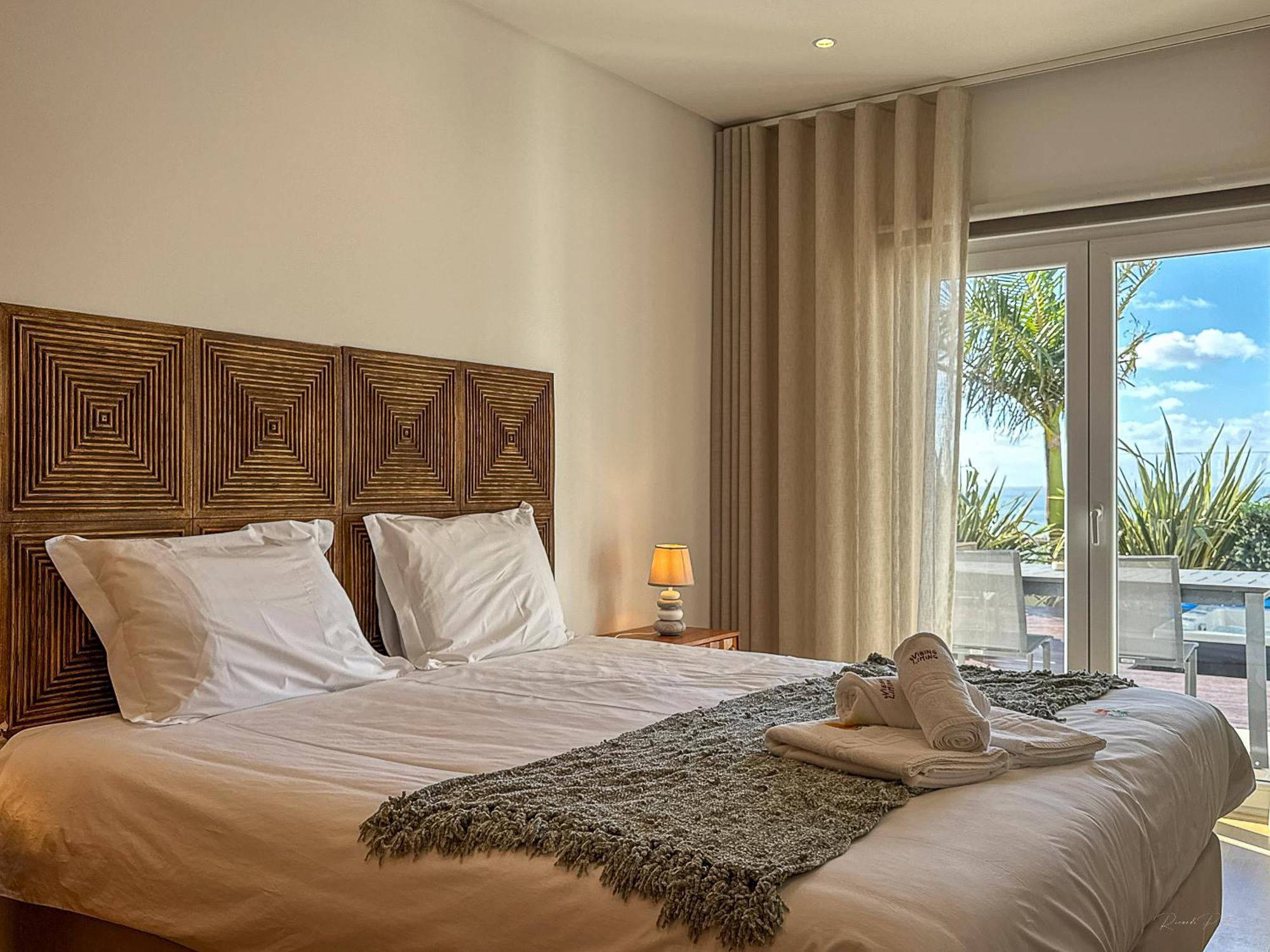 Vibing & Liming Ericeira Hotel Bagian luar foto