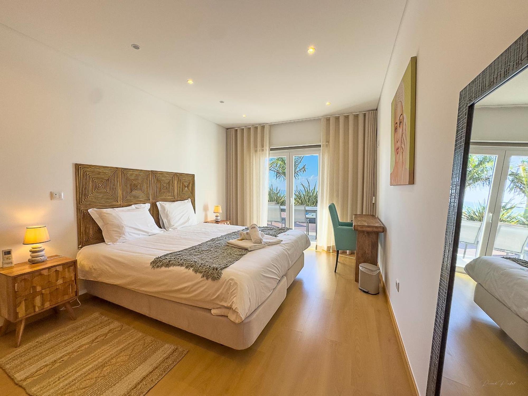Vibing & Liming Ericeira Hotel Bagian luar foto