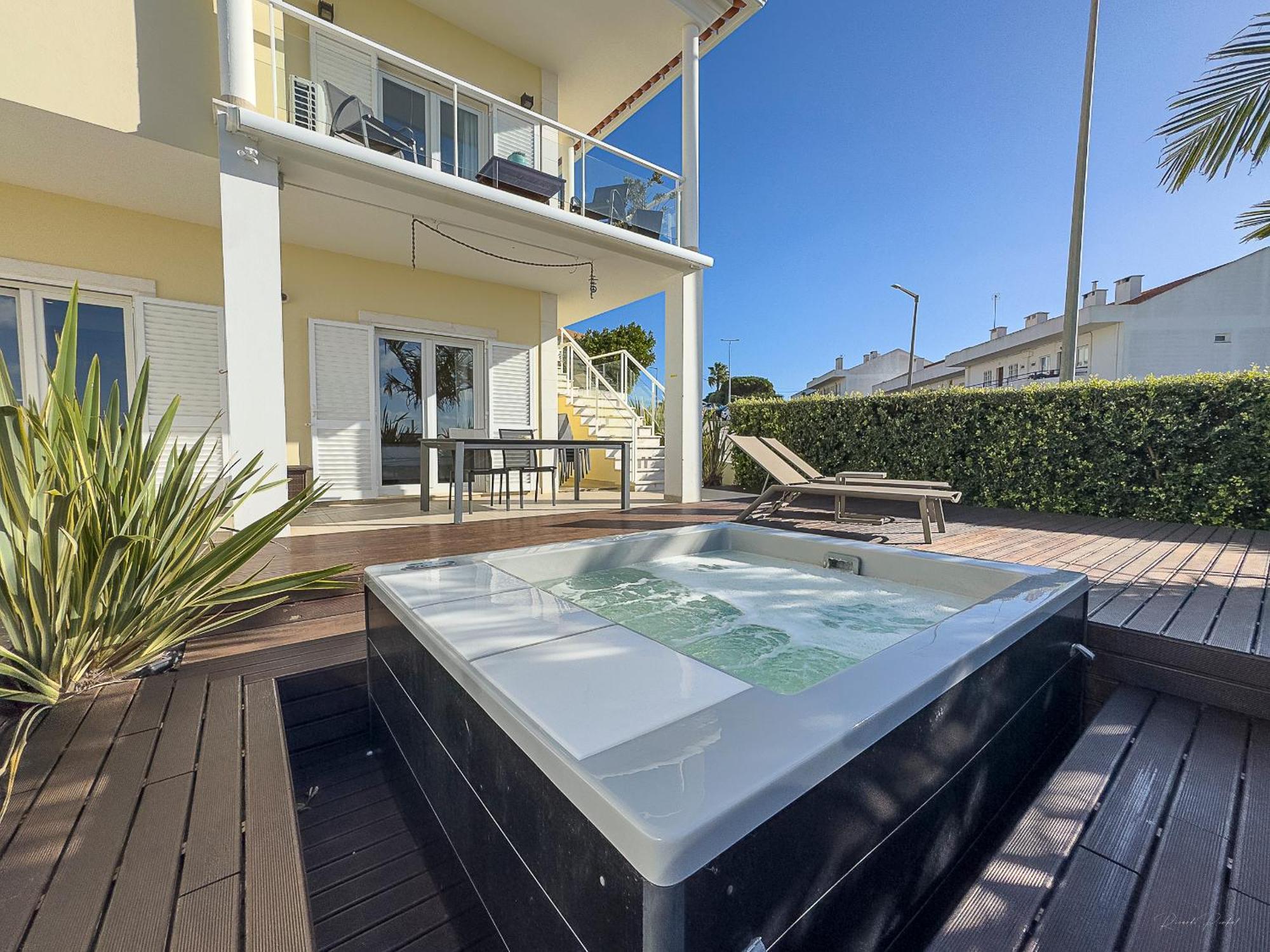 Vibing & Liming Ericeira Hotel Bagian luar foto