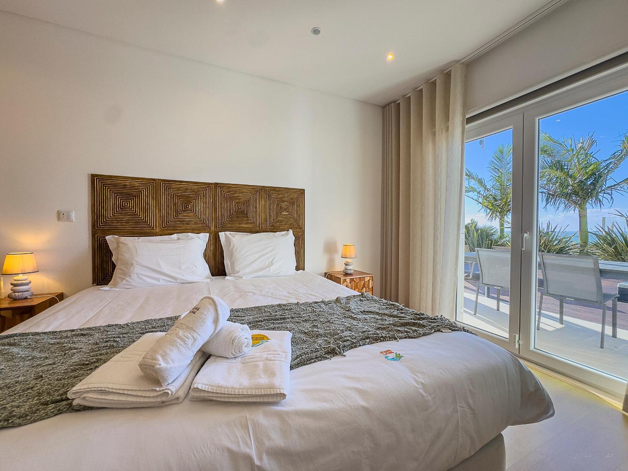 Vibing & Liming Ericeira Hotel Bagian luar foto
