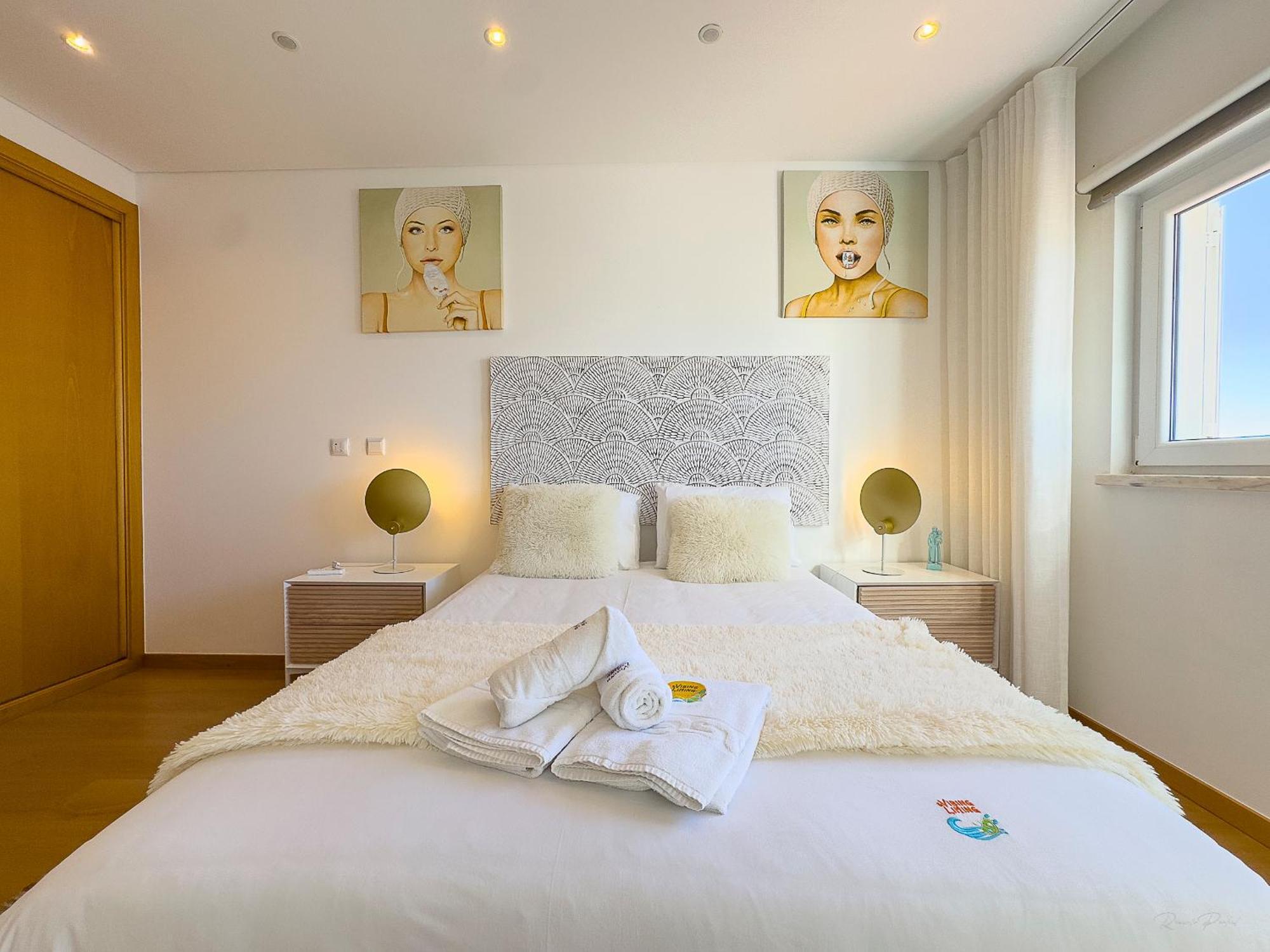 Vibing & Liming Ericeira Hotel Bagian luar foto