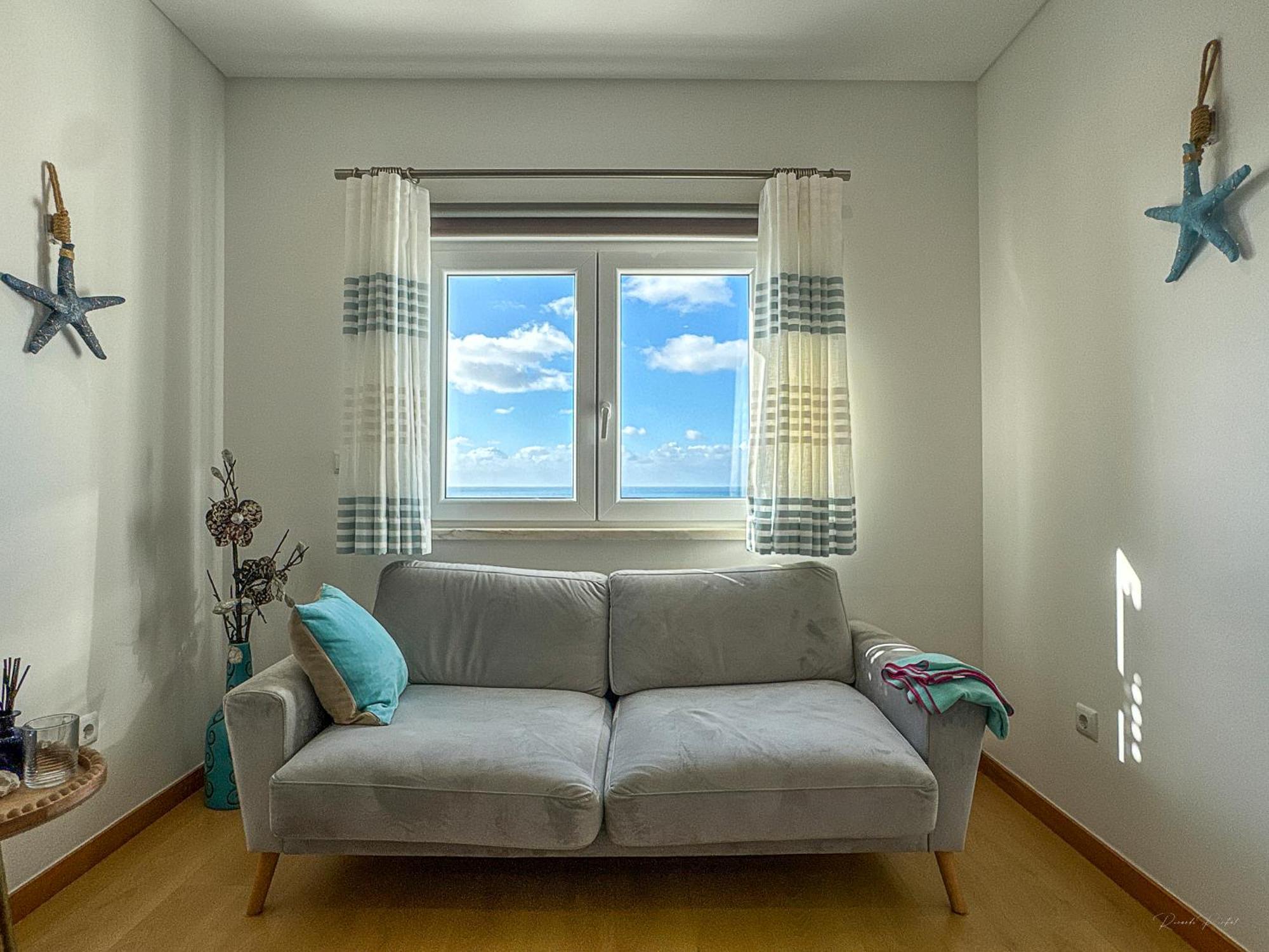 Vibing & Liming Ericeira Hotel Bagian luar foto