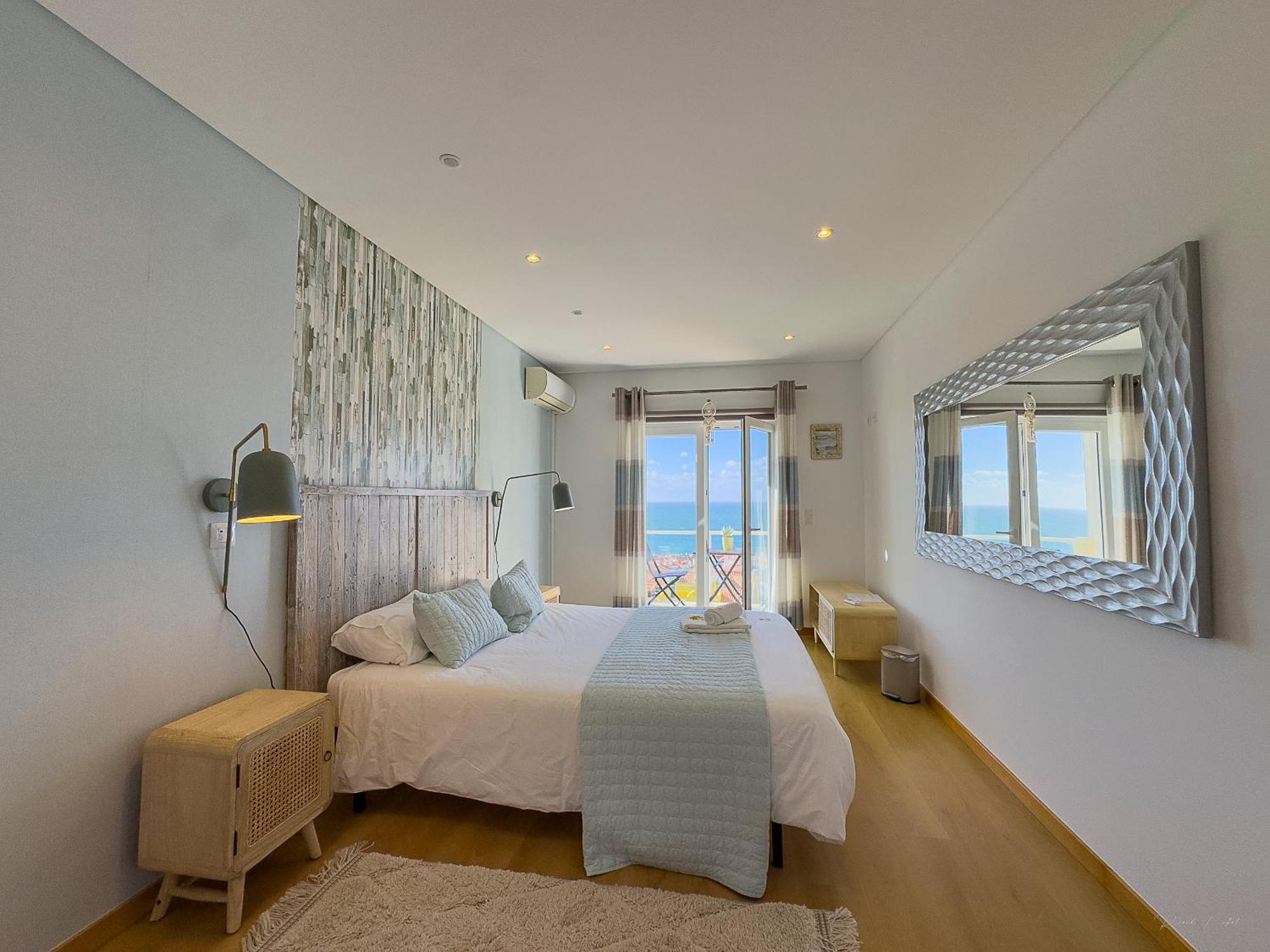 Vibing & Liming Ericeira Hotel Bagian luar foto
