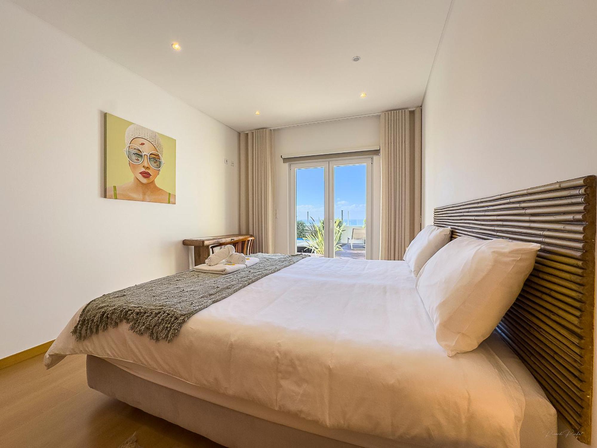 Vibing & Liming Ericeira Hotel Bagian luar foto